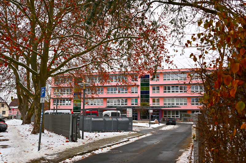 Gebäude des Förderzentrum Neubrandenburg in der Robert-Blum-Straße. Hier befindet sich die Ergotherapie der Vier-Tore-Reha Neubrandenburg.