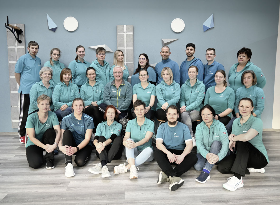 Gruppenbild des Teams der Physiotherapie, Ergotherapie ”Vier Tore Reha“ in Neubrandenburg.