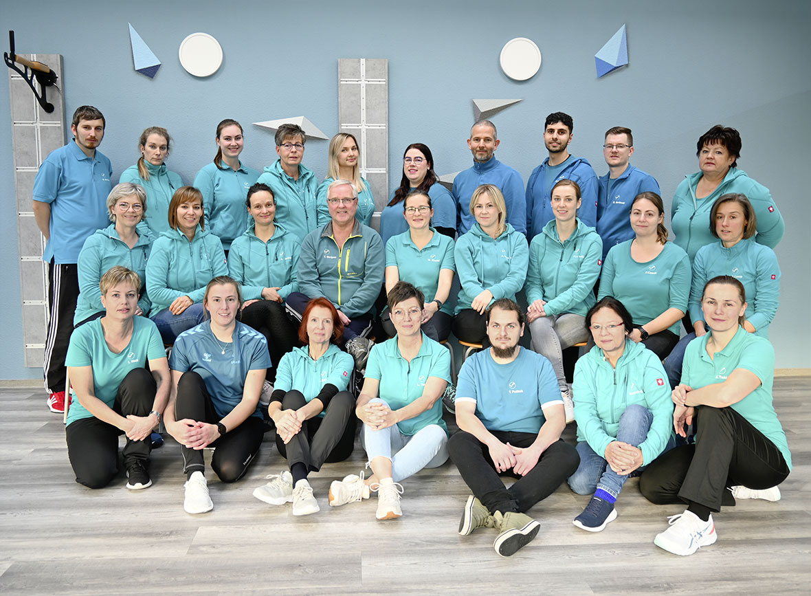 Gruppenbild des Teams der Physiotherapie, Ergotherapie ”Vier Tore Reha“ in Neubrandenburg.